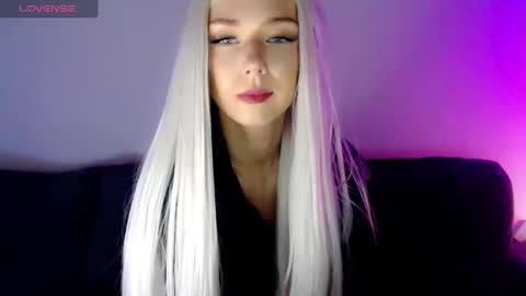 Isabella online show from March 4, 2025, 8:13 am