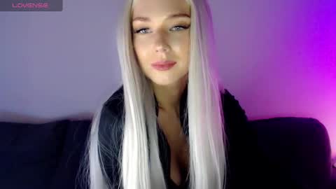 Isabella online show from March 4, 2025, 11:19 am