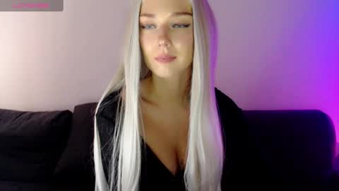 Isabella online show from March 8, 2025, 1:03 pm