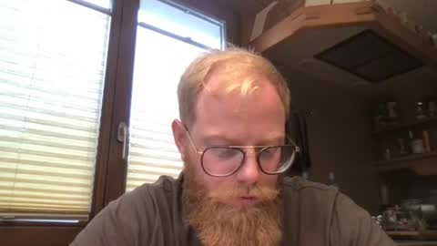 Snapshot of peschiii chatting on July 1, 2026, 9:33 am Peschi online show from July 1, 2026, 9:33 am