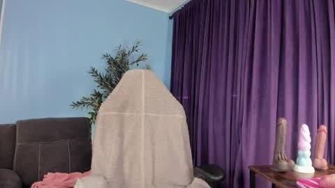 Kelly online show from April 7, 2026, 12:05 pm