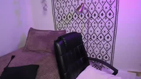 Rose online show from February 19, 2025, 3:06 am