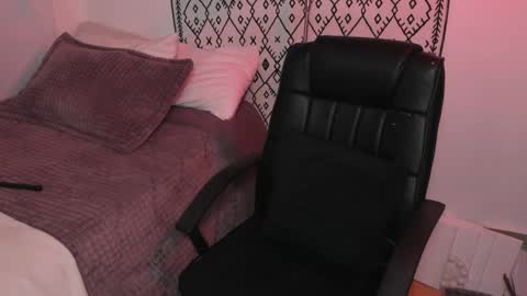 Rose online show from March 7, 2025, 4:22 pm