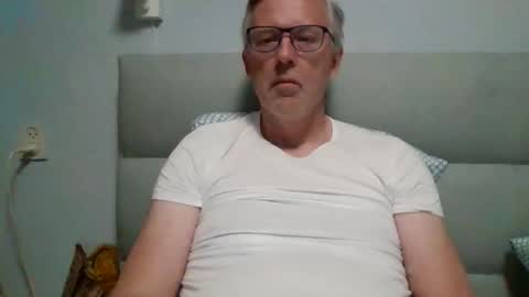 peteruitholland2 online show from May 21, 2026, 9:38 am
