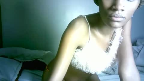 Snapshot of petite_africana001 chatting on May 27, 2026, 4:20 am petite_africana001 online show from May 27, 2026, 4:20 am