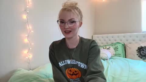 Little cupcake online show from October 27, 2025, 5:39 pm