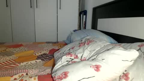 Snapshot of petite_danielle chatting on June 14, 2026, 6:59 am petite_danielle online show from June 14, 2026, 6:59 am
