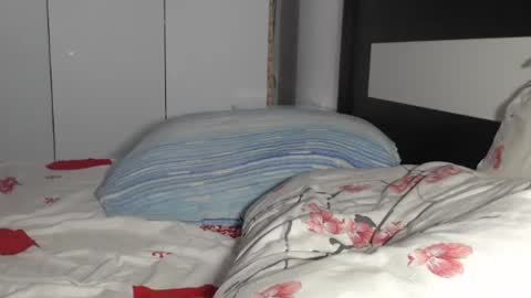 Snapshot of petite_danielle chatting on June 25, 2026, 7:57 am petite_danielle online show from June 25, 2026, 7:57 am
