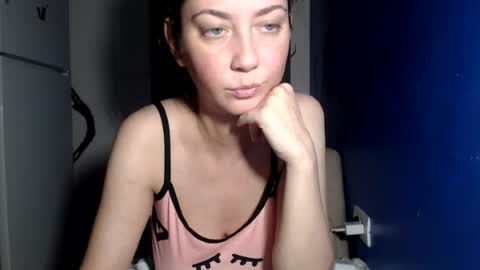 Snapshot of petite_danielle chatting on July 16, 2026, 8:59 pm petite_danielle online show from July 16, 2026, 8:59 pm