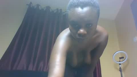 Snapshot of petite_linsey chatting on April 4, 2026, 11:24 pm linsey online show from April 4, 2026, 11:24 pm