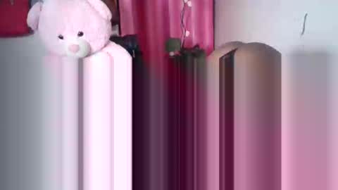 petite_princes online show from June 6, 2026, 8:57 pm