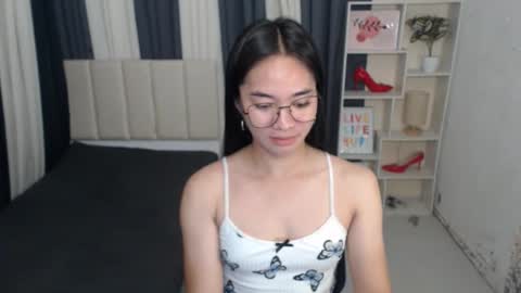 Snapshot of petiteasianmarian chatting on October 16, 2025, 6:09 pm bigcock Marian online show from October 16, 2025, 6:09 pm