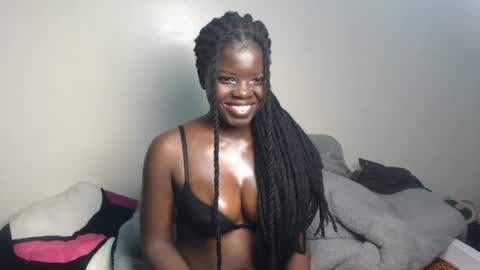 Snapshot of petitebeautyy chatting on May 25, 2026, 10:27 pm petitebeautyy online show from May 25, 2026, 10:27 pm