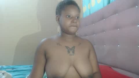 petitechocolatemommy online show from November 30, 2025, 6:23 pm