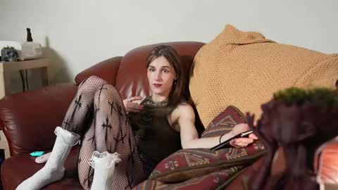 Snapshot of petitecut chatting on March 11, 2025, 2:21 am caracal online show from March 11, 2025, 2:21 am