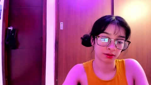 Snapshot of petitee_lunna chatting on December 17, 2024, 5:40 am Lunna online show from December 17, 2024, 5:40 am