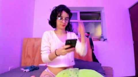 Snapshot of petitee_lunna chatting on January 1, 2025, 2:51 am Lunna online show from January 1, 2025, 2:51 am