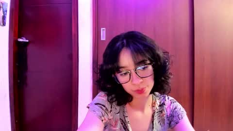 Snapshot of petitee_lunna chatting on February 10, 2025, 12:41 am Lunna online show from February 10, 2025, 12:41 am