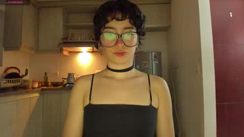 Snapshot of petitee_lunna chatting on February 7, 2026, 11:19 pm Lunna online show from February 7, 2026, 11:19 pm