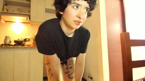 Snapshot of petitee_lunna chatting on March 12, 2026, 1:23 am Lunna online show from March 12, 2026, 1:23 am