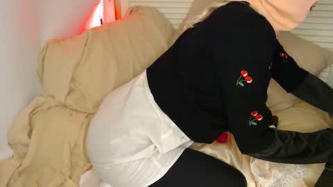 petitegirlypop online show from September 28, 2025, 2:11 pm