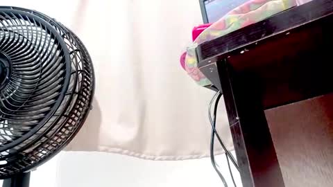 Snapshot of petiteivoryqueen chatting on November 3, 2025, 1:19 am danna online show from November 3, 2025, 1:19 am