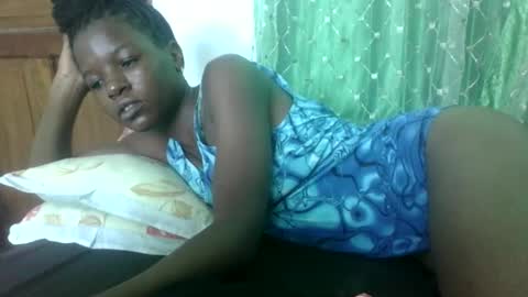 petitesweetchiq online show from September 24, 2025, 9:45 am