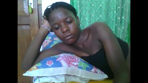 petitesweetchiq online show from November 29, 2025, 8:50 am