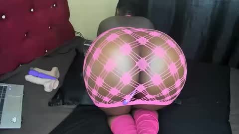 Cayennee online show from November 1, 2025, 8:38 am