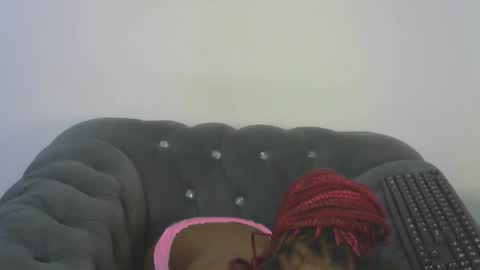 Snapshot of petitpearl chatting on February 13, 2025, 1:05 pm petitpearl online show from February 13, 2025, 1:05 pm