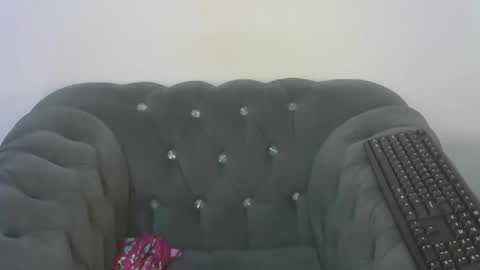 Snapshot of petitpearl chatting on February 17, 2025, 9:24 am petitpearl online show from February 17, 2025, 9:24 am