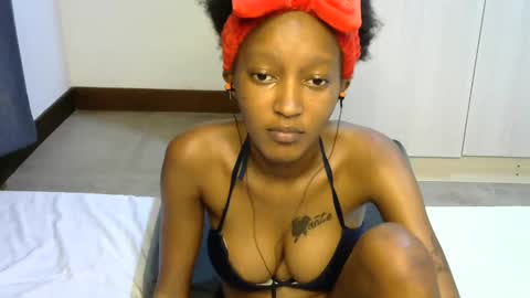 Snapshot of petitpearl chatting on March 6, 2025, 1:48 am petitpearl online show from March 6, 2025, 1:48 am