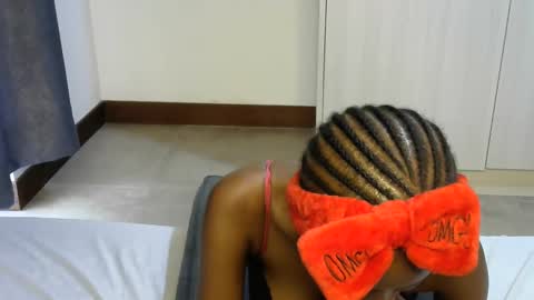 Snapshot of petitpearl chatting on March 10, 2025, 12:37 pm petitpearl online show from March 10, 2025, 12:37 pm