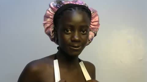 petitte_gyaal online show from October 12, 2025, 6:29 pm