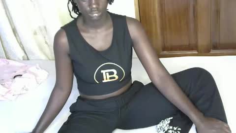 petitte_gyaal online show from January 7, 2026, 6:43 pm