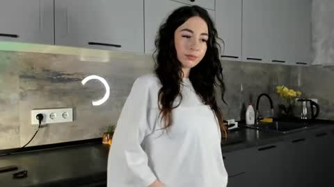 Emma online show from December 16, 2024, 3:22 pm