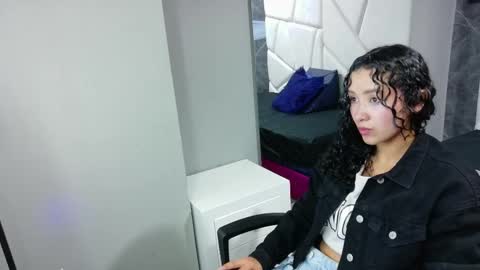 Moon  online show from October 19, 2025, 11:33 am