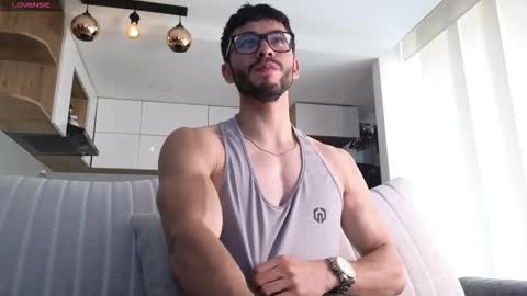 phantom_bigger1 online show from December 4, 2025, 2:04 pm