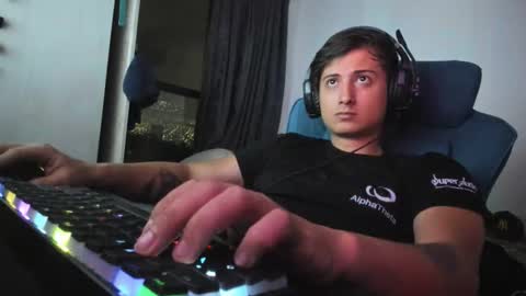 Snapshot of philip_dj chatting on November 5, 2025, 10:04 am philip_dj online show from November 5, 2025, 10:04 am