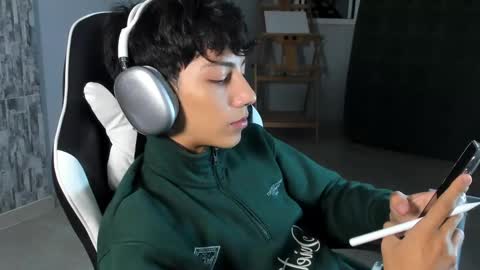 Phil.   INDEPENDENT MODEL online show from March 3, 2025, 4:03 am