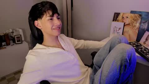 Phil.   INDEPENDENT MODEL online show from April 2, 2026, 3:37 am