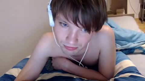 Snapshot of phillip25y chatting on June 10, 2026, 9:14 pm phillip25y online show from June 10, 2026, 9:14 pm