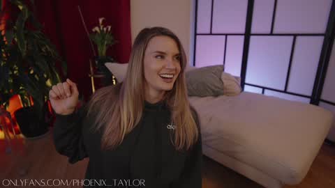 Snapshot of phoenix_taylor chatting on January 31, 2025, 2:15 am PHOENIX TAYLOR online show from January 31, 2025, 2:15 am