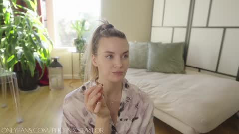 Snapshot of phoenix_taylor chatting on February 9, 2025, 12:06 am PHOENIX TAYLOR online show from February 9, 2025, 12:06 am