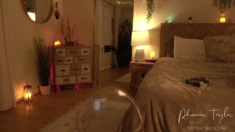 PHOENIX TAYLOR online show from November 22, 2025, 2:10 am