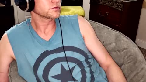 Snapshot of phu_q chatting on December 29, 2024, 7:00 pm DDT online show from December 29, 2024, 7:00 pm