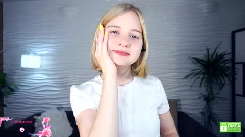 Snapshot of phyllisearney chatting on November 1, 2025, 5:20 am Hann G. Jones online show from November 1, 2025, 5:20 am