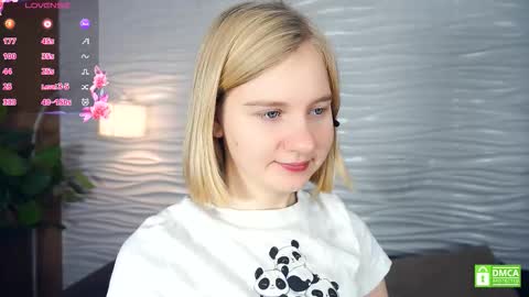 Snapshot of phyllisearney chatting on November 6, 2025, 8:26 am Hann G. Jones online show from November 6, 2025, 8:26 am