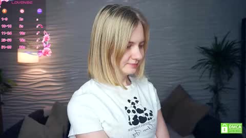 Snapshot of phyllisearney chatting on December 18, 2025, 4:18 am Hann G. Jones online show from December 18, 2025, 4:18 am