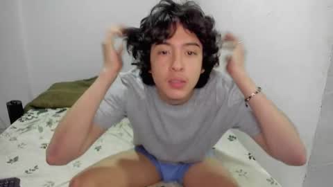 picaszomilos350 online show from November 7, 2025, 9:31 am